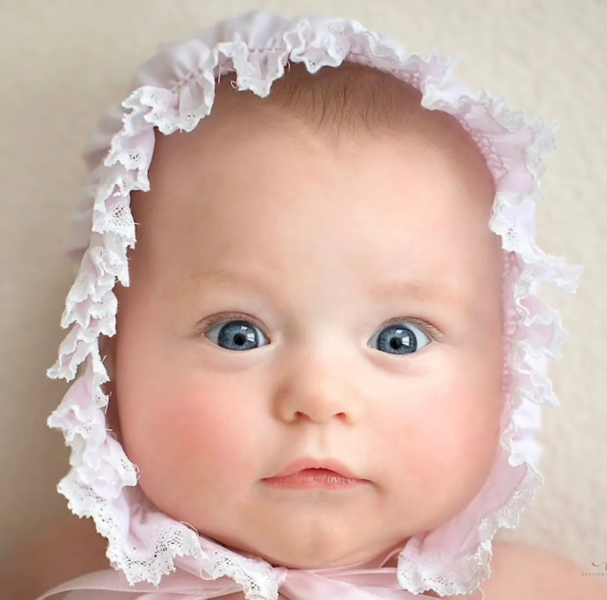 Girls Smocked Lace Bonnet, White